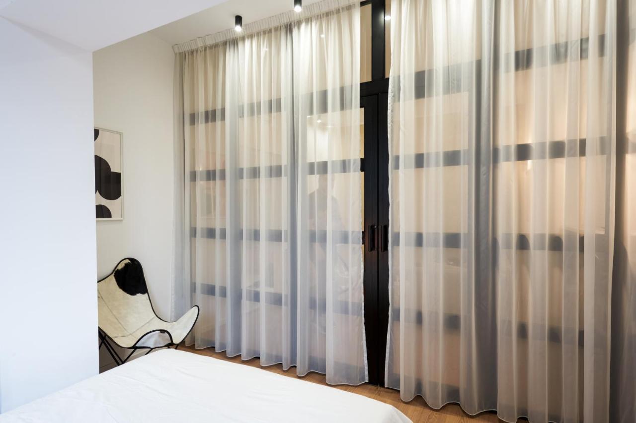 Glamorous Design In Calea Victoriei Appartamento Bucarest
