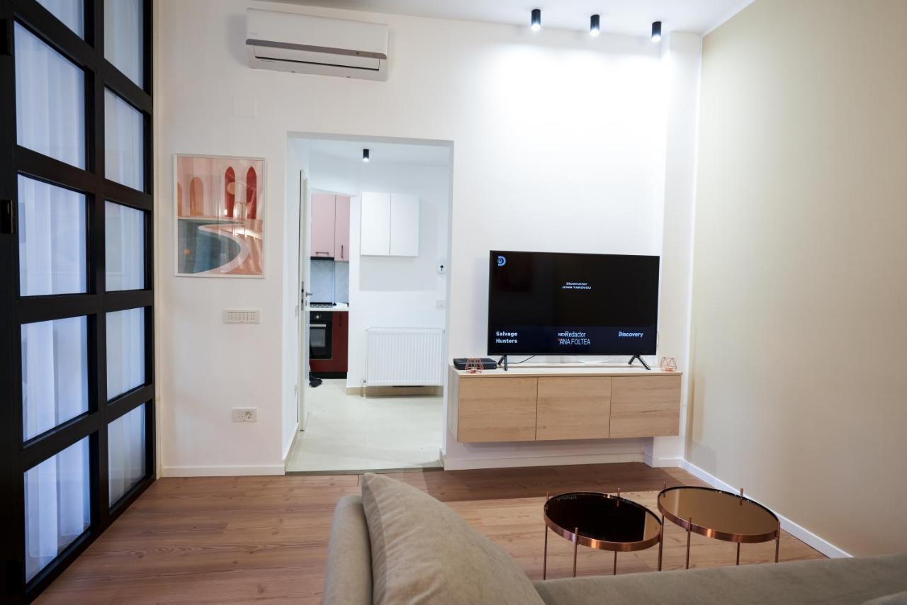 Glamorous Design In Calea Victoriei Appartamento Bucarest
